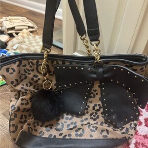 Chic Leopard Print Tote with Black Accents